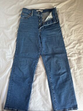 Levi’s Women’s Ribcage Straight Ankle Jeans in Blue